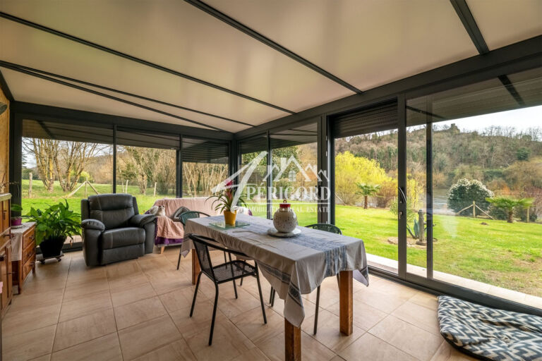 VUE SUR LA DORDOGNE – Belle longère avec son gîte de 215 m²