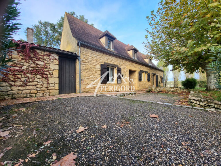 Propriété calme offrant deux maisons Périgourdines de 160 m² et 110 m²