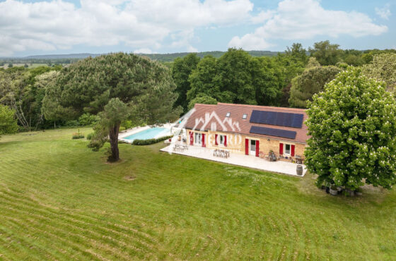 Propriété d'exception avec vue imprenable et équipements modernes.Sur plus de 15 000 m²