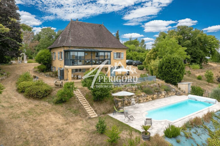 Maison périgourdine sur sous-sol avec vue imprenable