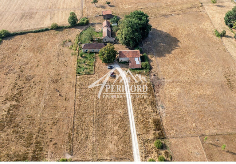 SOUS OFFRE🏡 Corps de ferme à vendre – 107 m² habitables – 5
